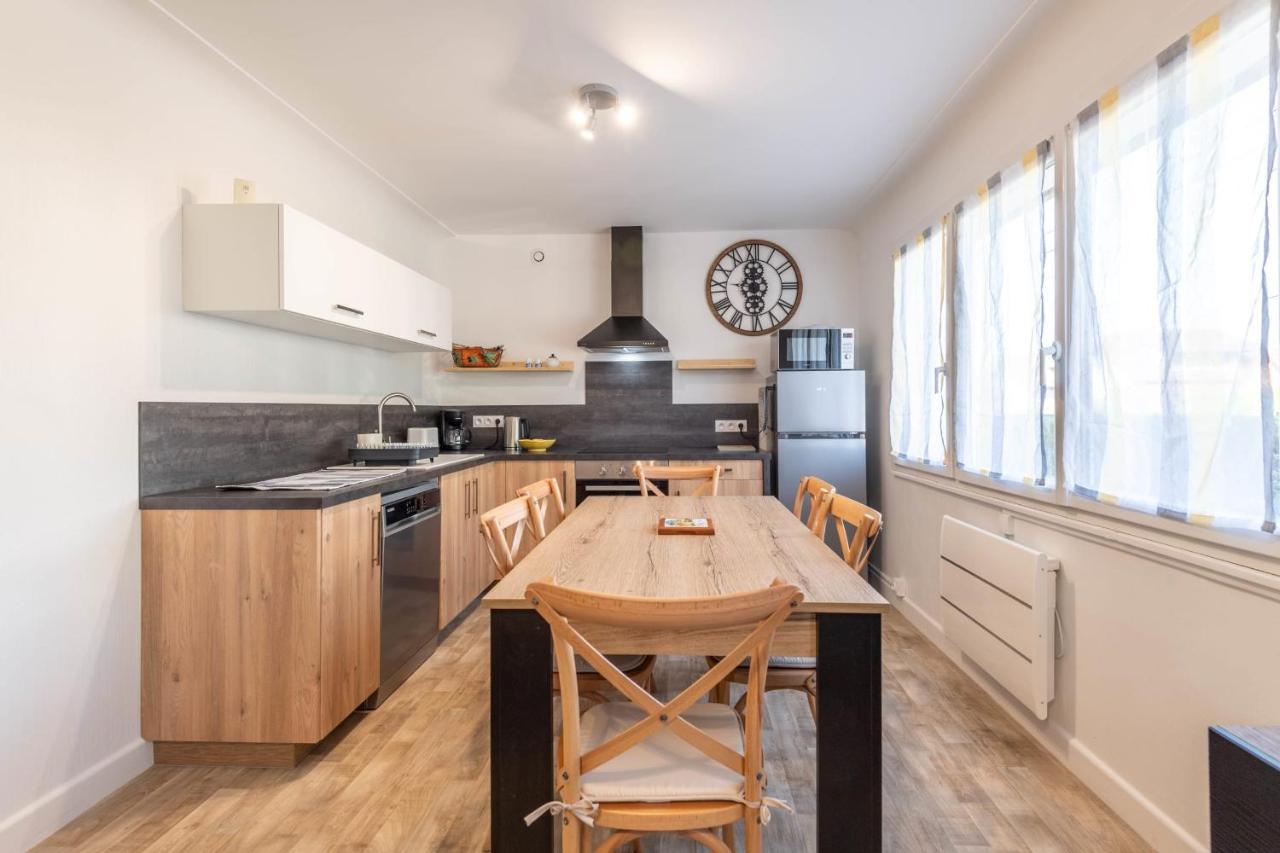 Ideally Located Furnished Townhouse With 3 Bedrooms Parking & Garden Annecy Eksteriør billede