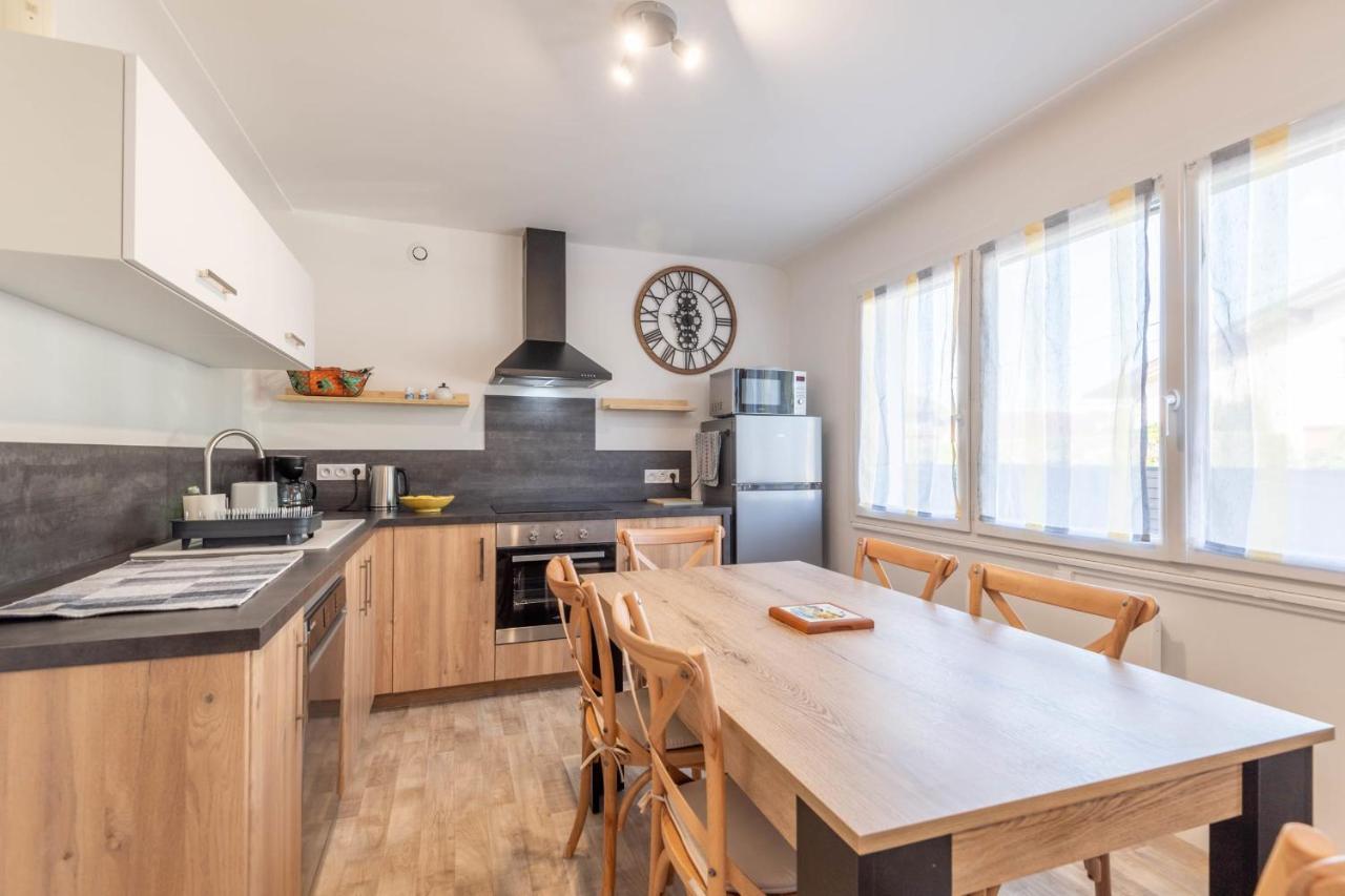 Ideally Located Furnished Townhouse With 3 Bedrooms Parking & Garden Annecy Eksteriør billede