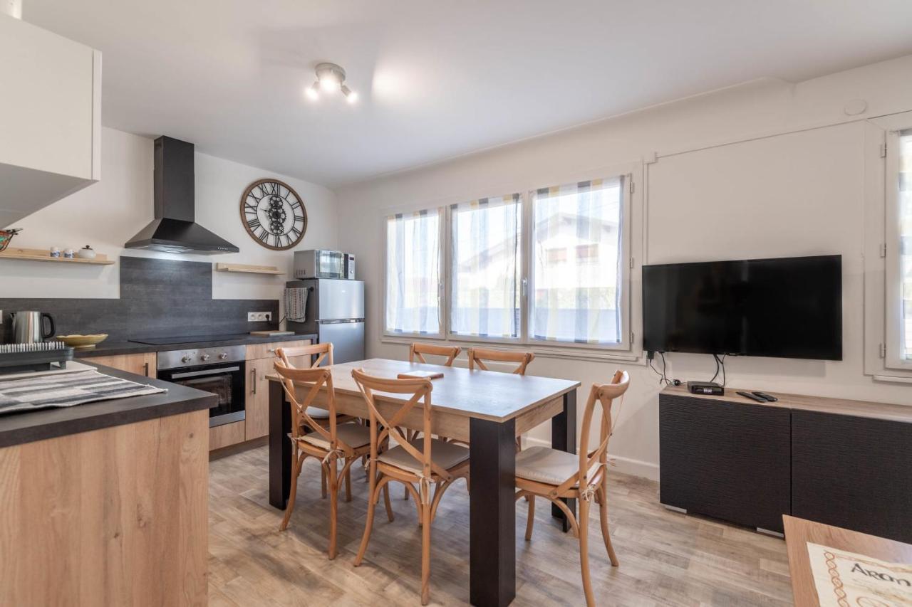 Ideally Located Furnished Townhouse With 3 Bedrooms Parking & Garden Annecy Eksteriør billede